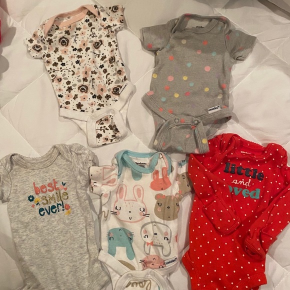 Premature girls onesies, pants and hats - Picture 5 of 5